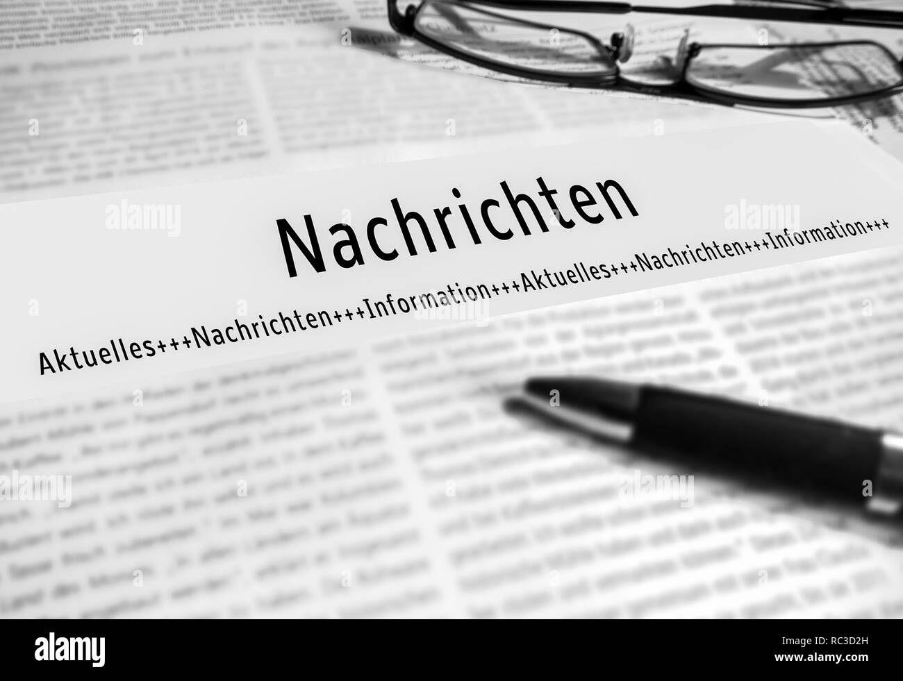Giornale con la headline News Foto Stock