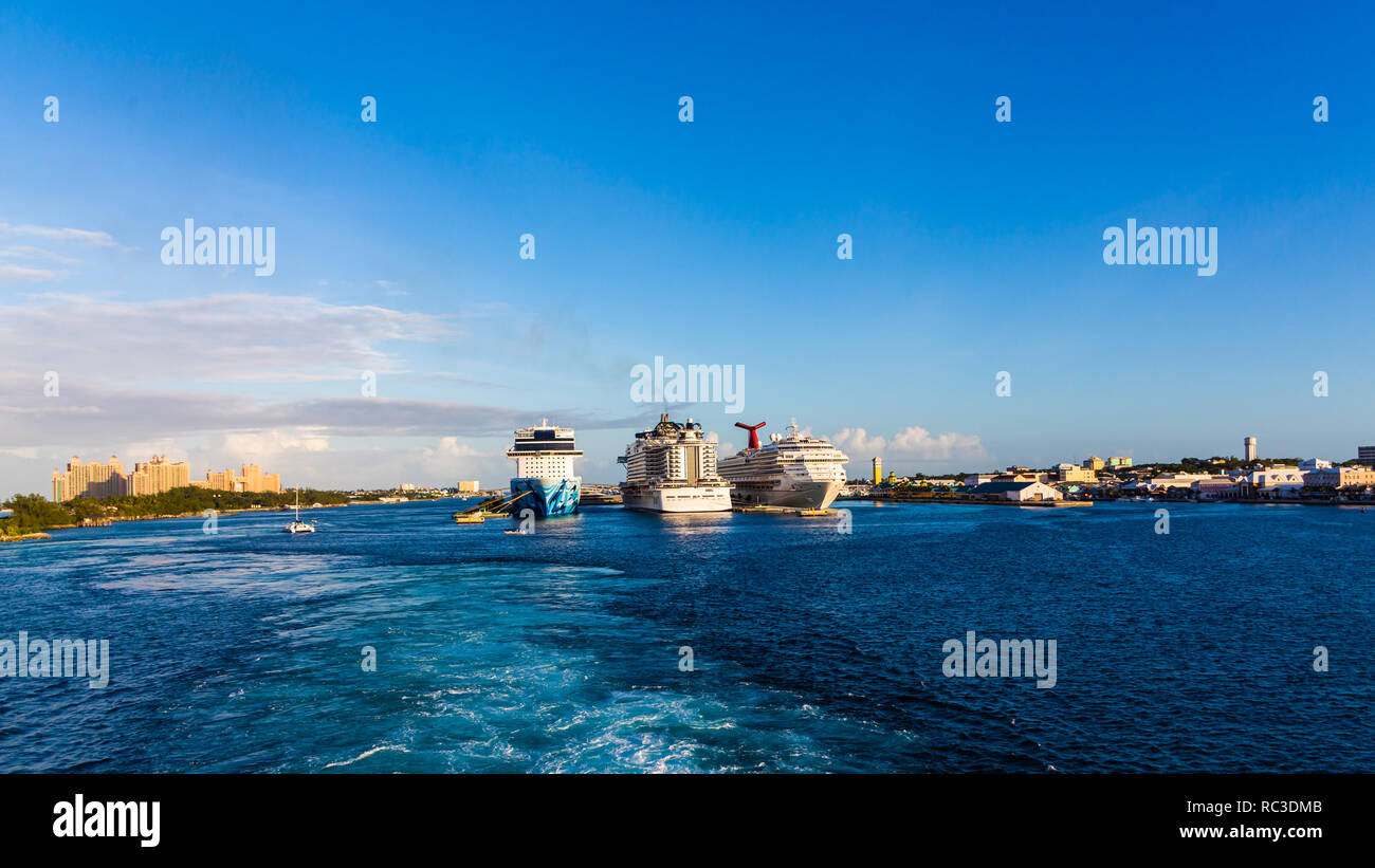 Navi da crociera a Nassau Foto Stock