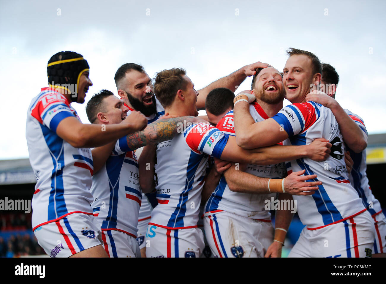 Wakefeild, West Yorkshire, Regno Unito. 13 gennaio 2019. Il Razzo Mobile Stadium, Belle Vue, Wakefield, West Yorkshire, Regno Unito, 13 gennaio 2019 Danny Kirmond (C) di Wakefield celebra il punteggio della prova durante il suo testimonial match vs FC dello scafo durante Danny Kirmond e Danny Washbrook Testimonial del Rugby League la pre-stagione amichevole Credito: Touchlinepics/Alamy Live News Credit: stephen Gaunt/Alamy Live News Foto Stock