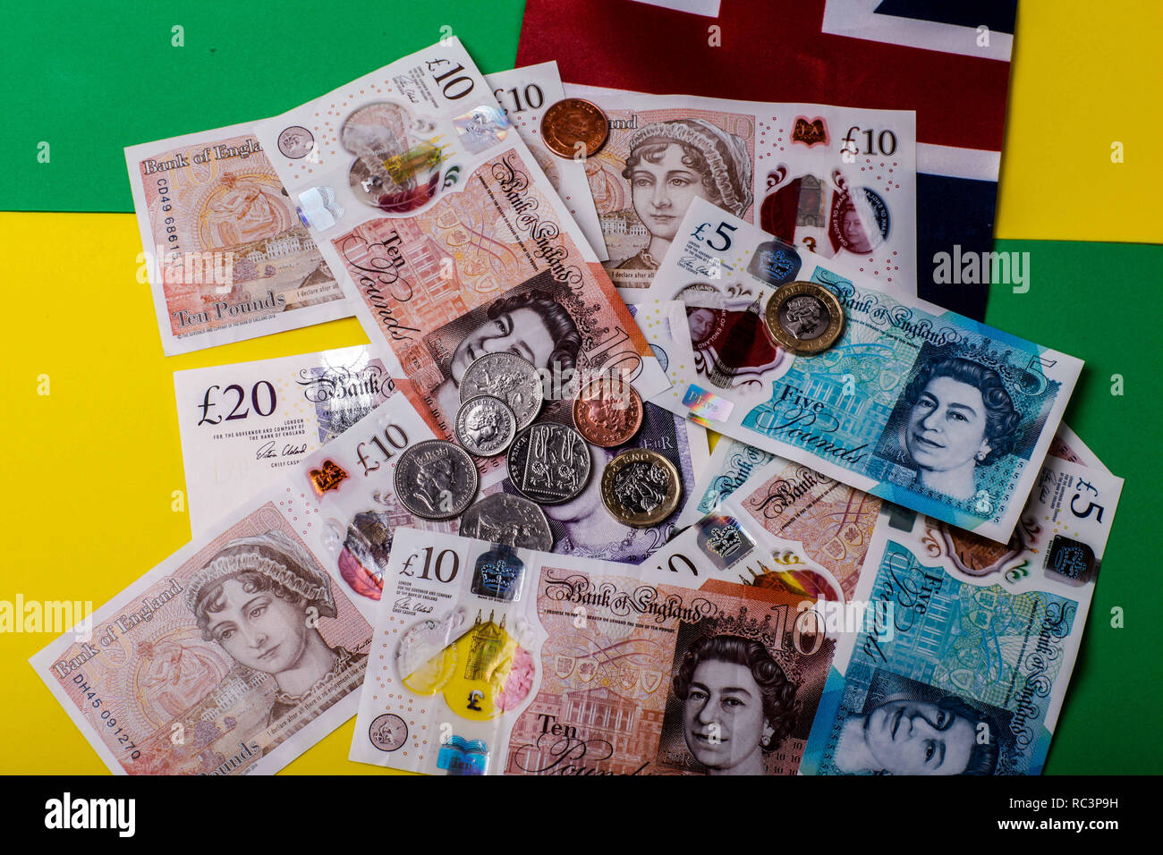 Dicembre 17, 2018 - La lira sterlina, il cui simbolo è Â£, è la valuta ufficiale del Regno Unito ed è il terzo più negoziate in moneta nel mercato degli cambi esteri dopo il dollaro e l'euro. Una lira sterlina è fatta di 100 pence Credito: Shane Wsilly/IMAGESLIVE/ZUMA filo/Alamy Live News Foto Stock