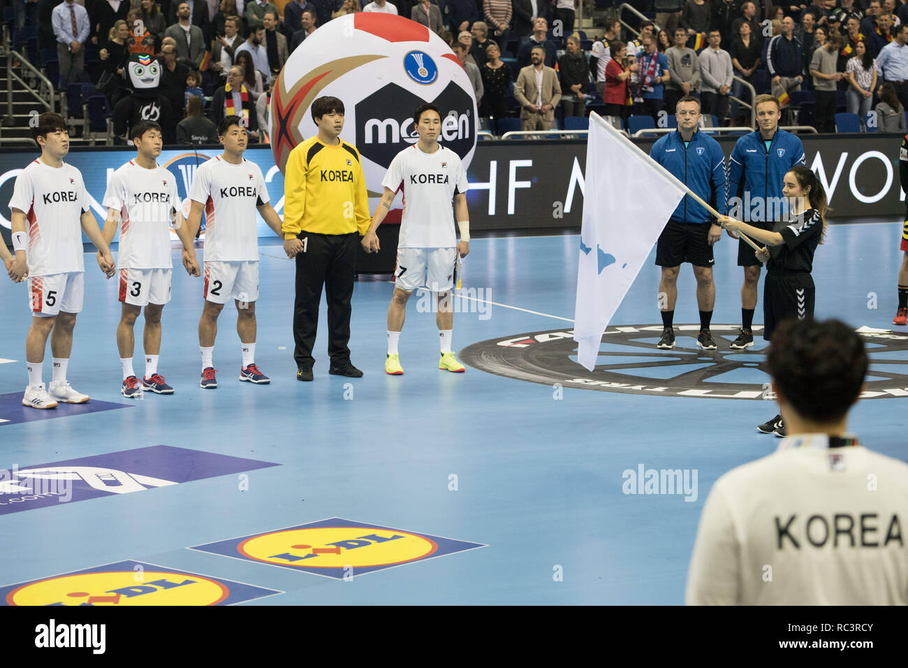 Berlino, Deutschland. Decimo gen, 2019. Il coreano giocatori di stand per la presentazione sul campo, il Prà sentation, lineup, prima di iniziare il gioco, cerimonia, line up, figura intera, Turno preliminare gruppo A, Corea (COR) - Germania (GER) 19:30, su 10.01.2019 a Berlino/Germania, pallamano World Cup 2019, dal 10.01. - 27.01.2019 in Germania e in Danimarca. | Utilizzo di credito in tutto il mondo: dpa/Alamy Live News Foto Stock