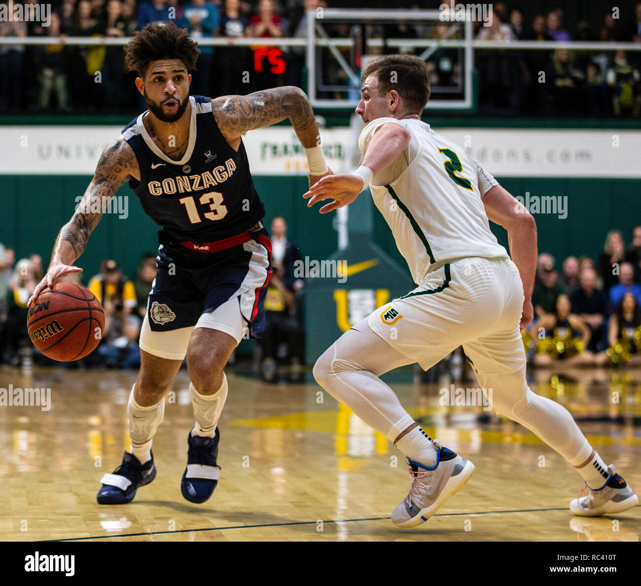 Jan 12 2019 San Francisco, CA U.S.A. Gonzaga guard Josh Perkins (13) aziona il carrello durante il NCAA di pallacanestro degli uomini di gioco tra Gonzaga Bulldogs e il San Francisco Dons 96-83 vincere al Memoriale di guerra palestra di San Francisco in California Thurman James/CSM Foto Stock