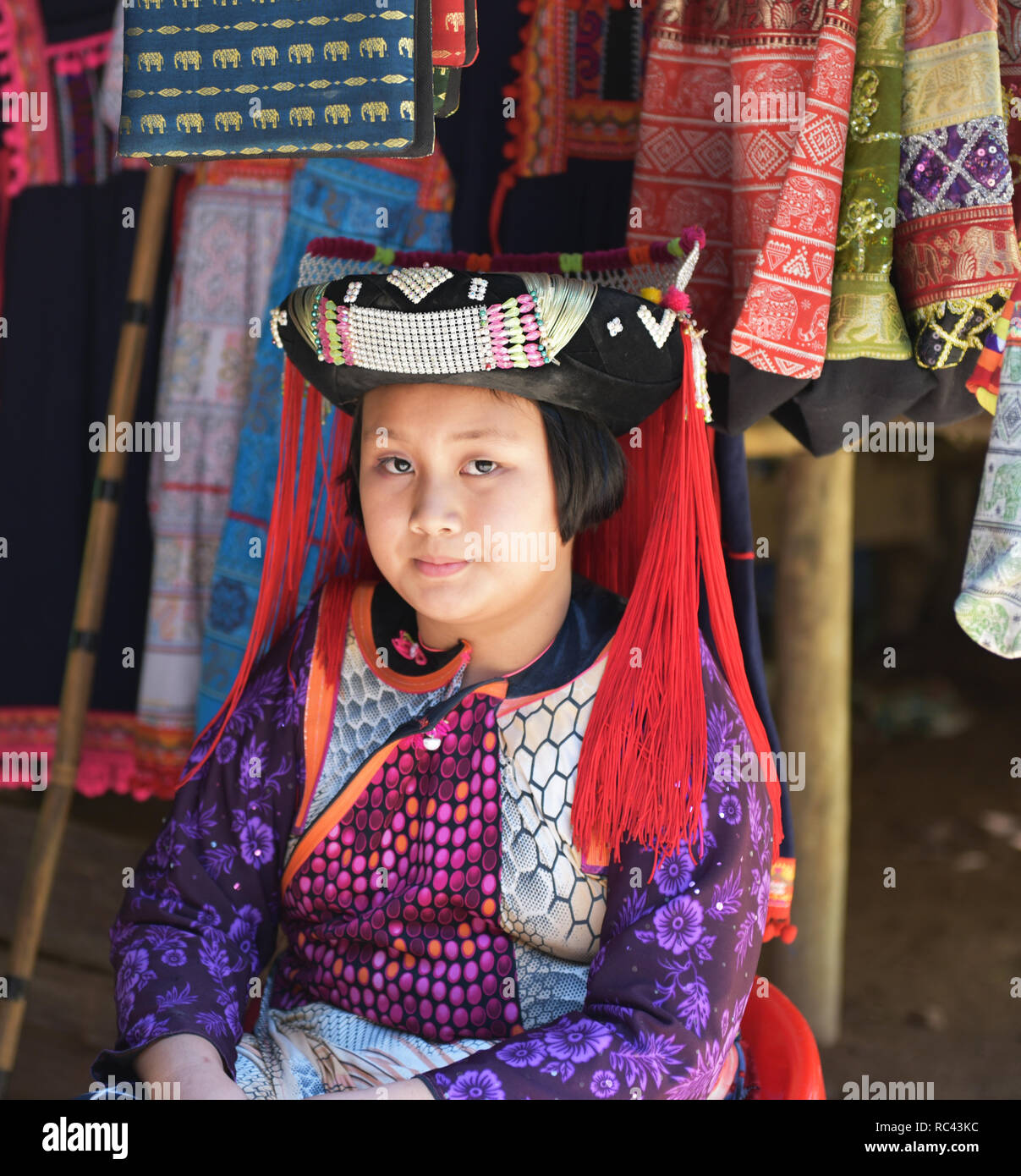 Collo Lungo il villaggio tribale, a nord di Chiang Mai, Thailandia Foto Stock