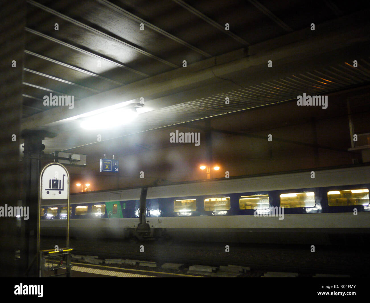 Stazione ferroviaria SNCF, Dijon, Borgogna, Cote d'Or, Francia Foto Stock