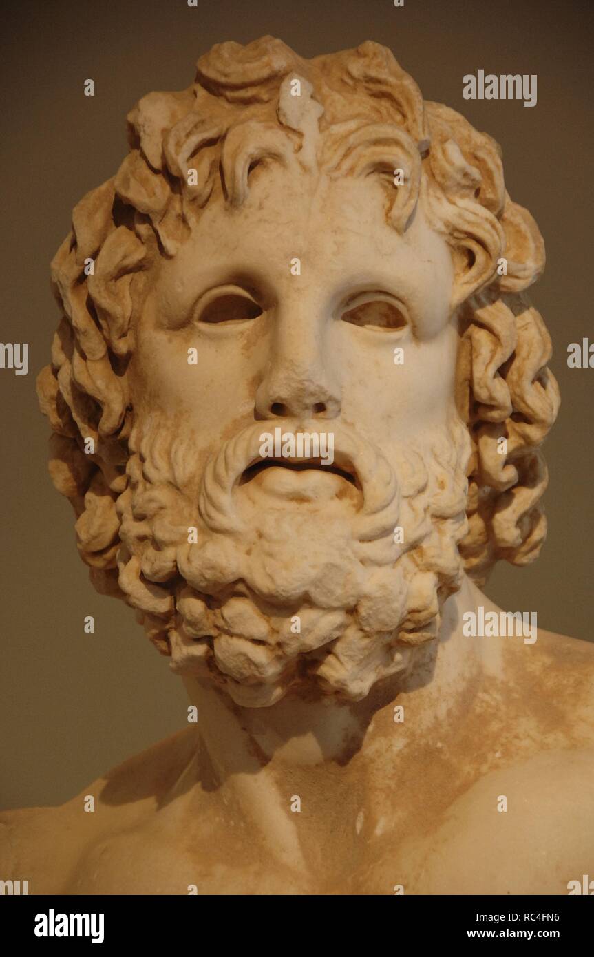 Arte greche. La Grecia. Busto di Esculapio. Pentelic marble. Busto. Copia del II secolo A.C. La replica della statua di Asclepio che Scopas scolpiti tra 350-300 A.C. Trovato in Mounichia, nel Santuario di Asclepio nel porto del Pireo. Museo Archeologico Nazionale. Atene. La Grecia. Foto Stock