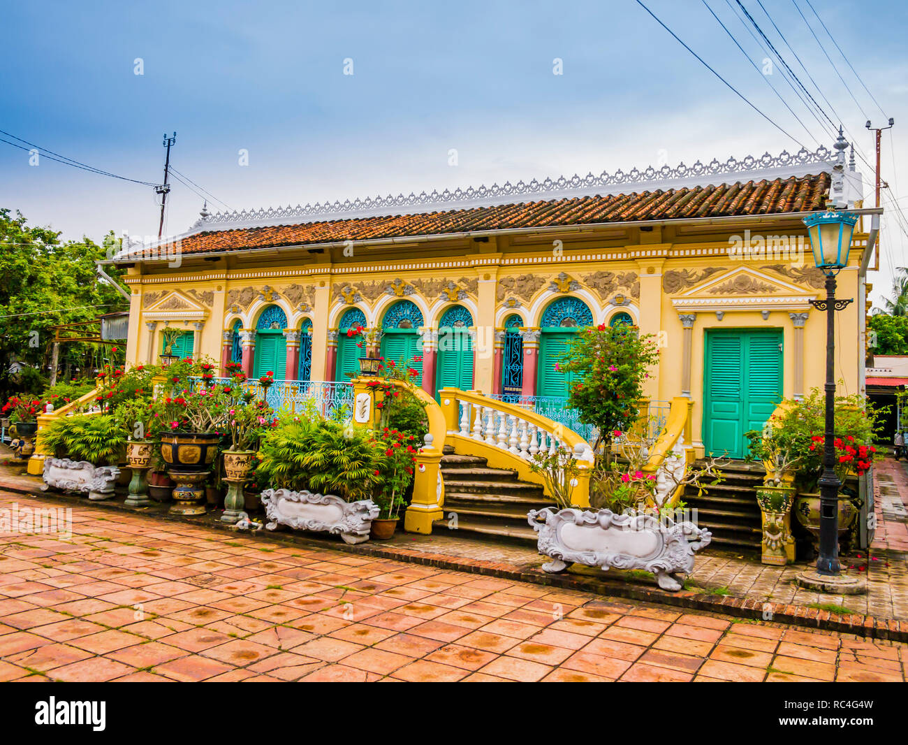 Casa storica in francese in stile coloniale, Binh Thuy village, Can Tho, Vietnam Foto Stock