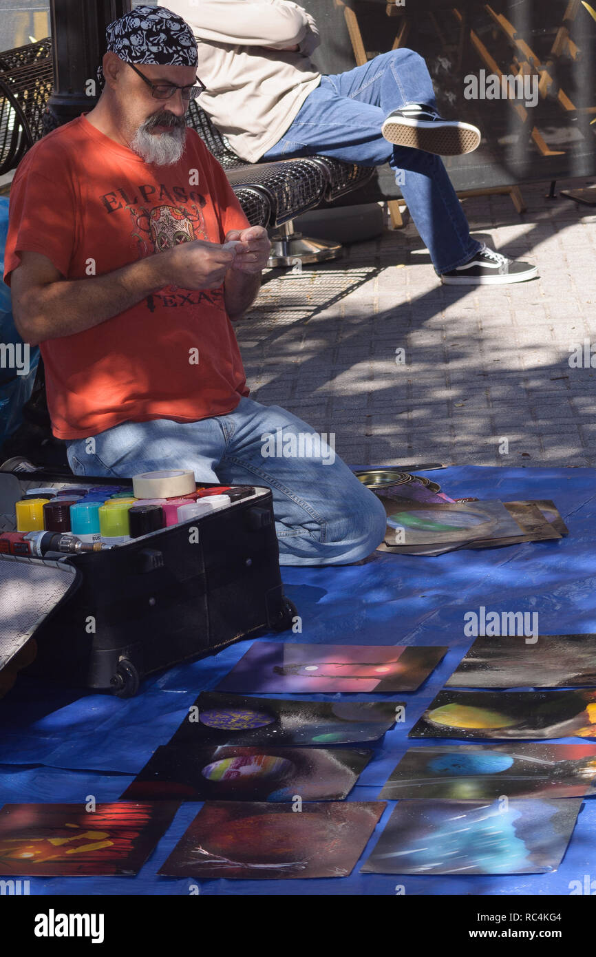 Grand Rapids, Michigan / Stati Uniti - 22 Settembre 2018: artista creando una mostra d'arte a Art Prize Foto Stock