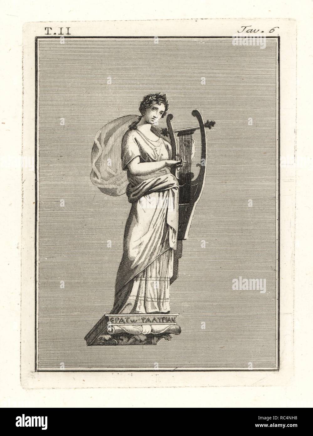Erato, musa della poesia lirica, tenendo una lira (cithara). Incisione su rame di Tommaso Piroli dalla sua Antichità di Ercolano (Antichita di Ercolano), Roma, 1789. Foto Stock