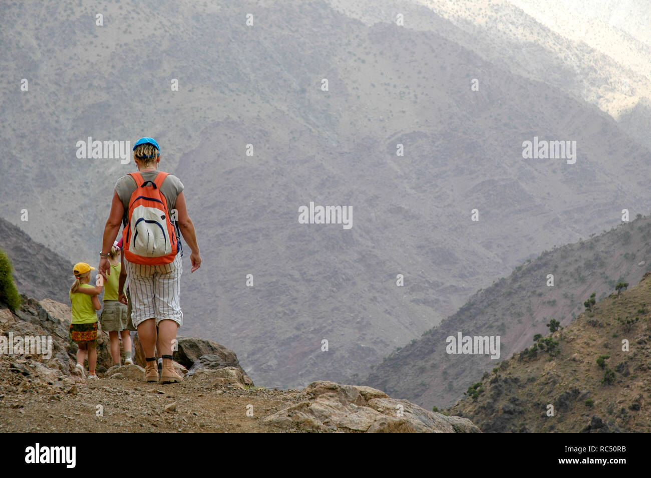 Trekking attraverso Alto Atlante in Maroc Foto Stock