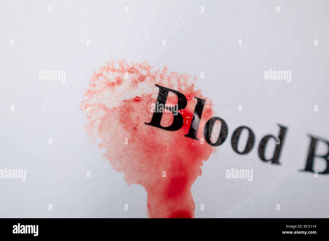 Raccolta di sangue per analisi biochimiche del sangue per malattie metaboliche Foto Stock