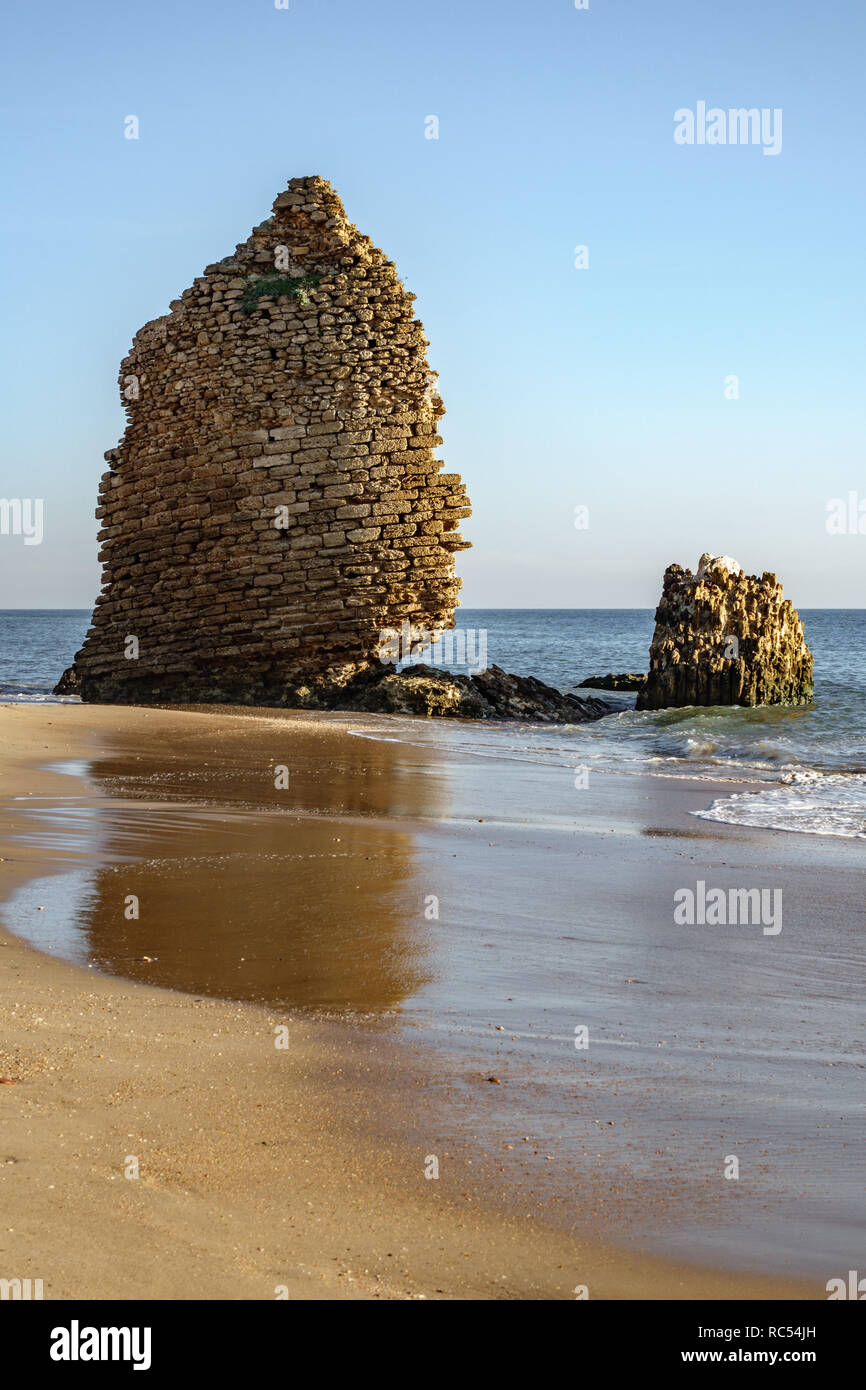 Antica torre di difesa in riva atlantica Foto Stock