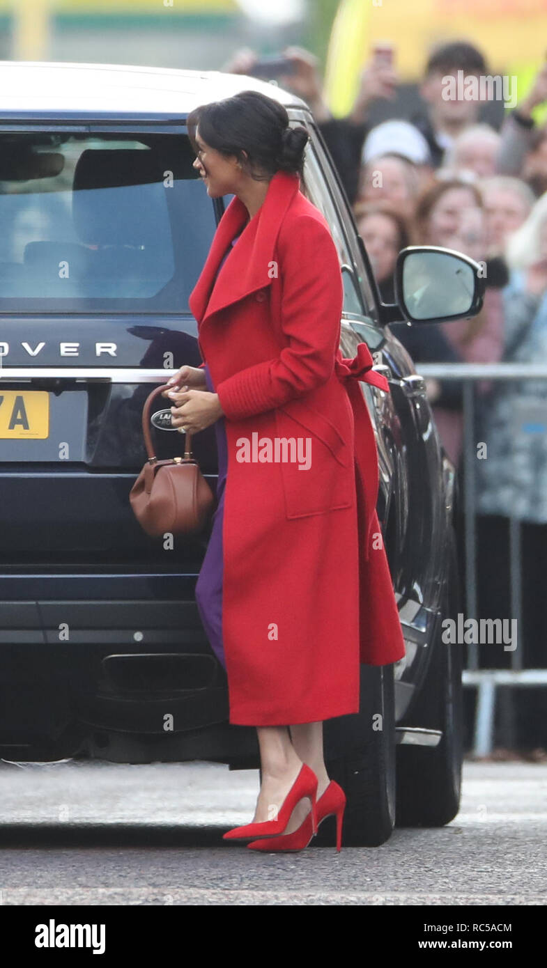 La Duchessa di Sussex, arriva in piazza Hamilton durante una visita a Birkenhead con suo marito il Duca di Sussex. Foto Stock