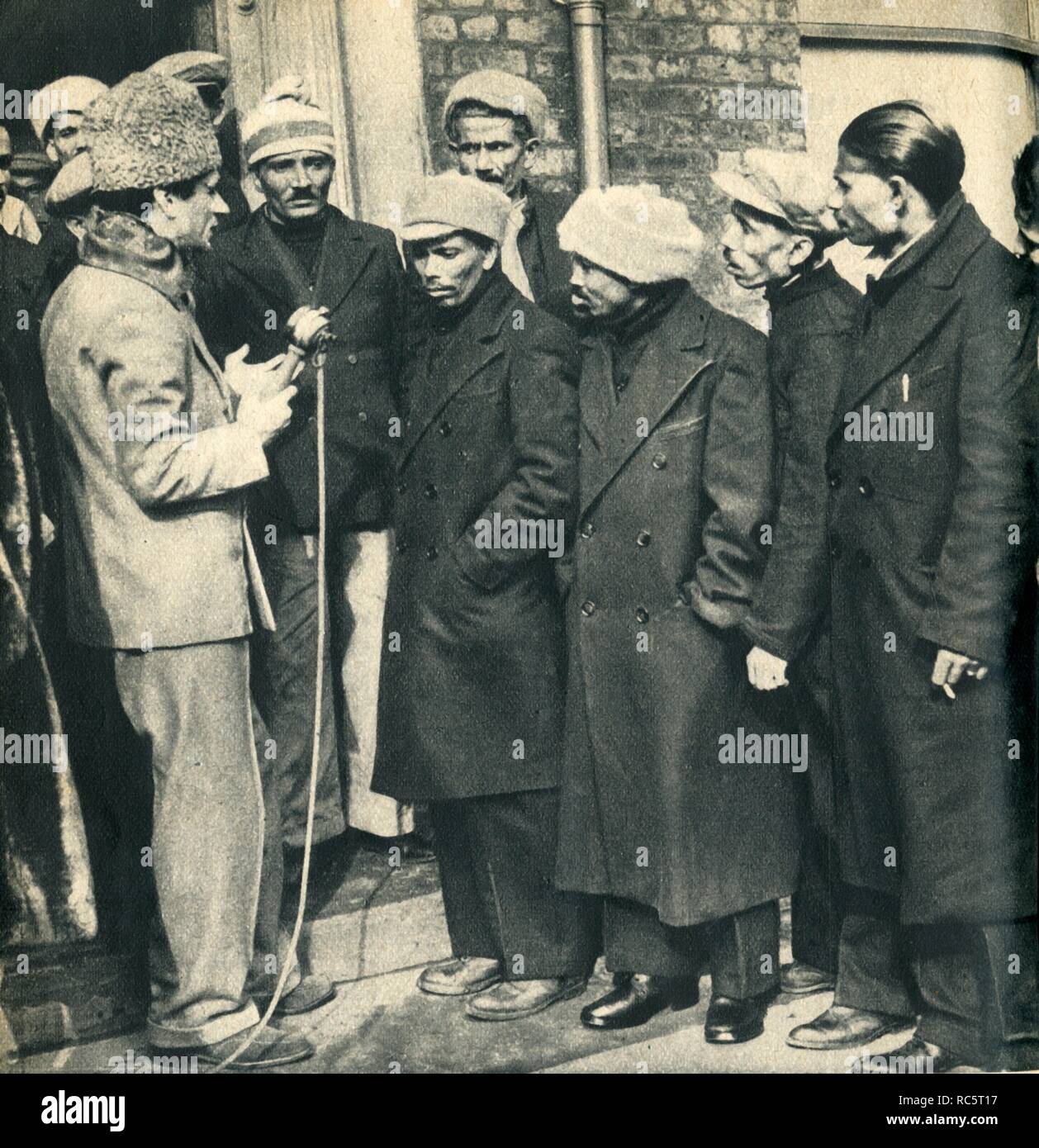 "La Marina è qui.' cosacco di salvataggio dei marinai britannici dalla sentenza Altmark.', 1942 creatore: sconosciuto. Foto Stock