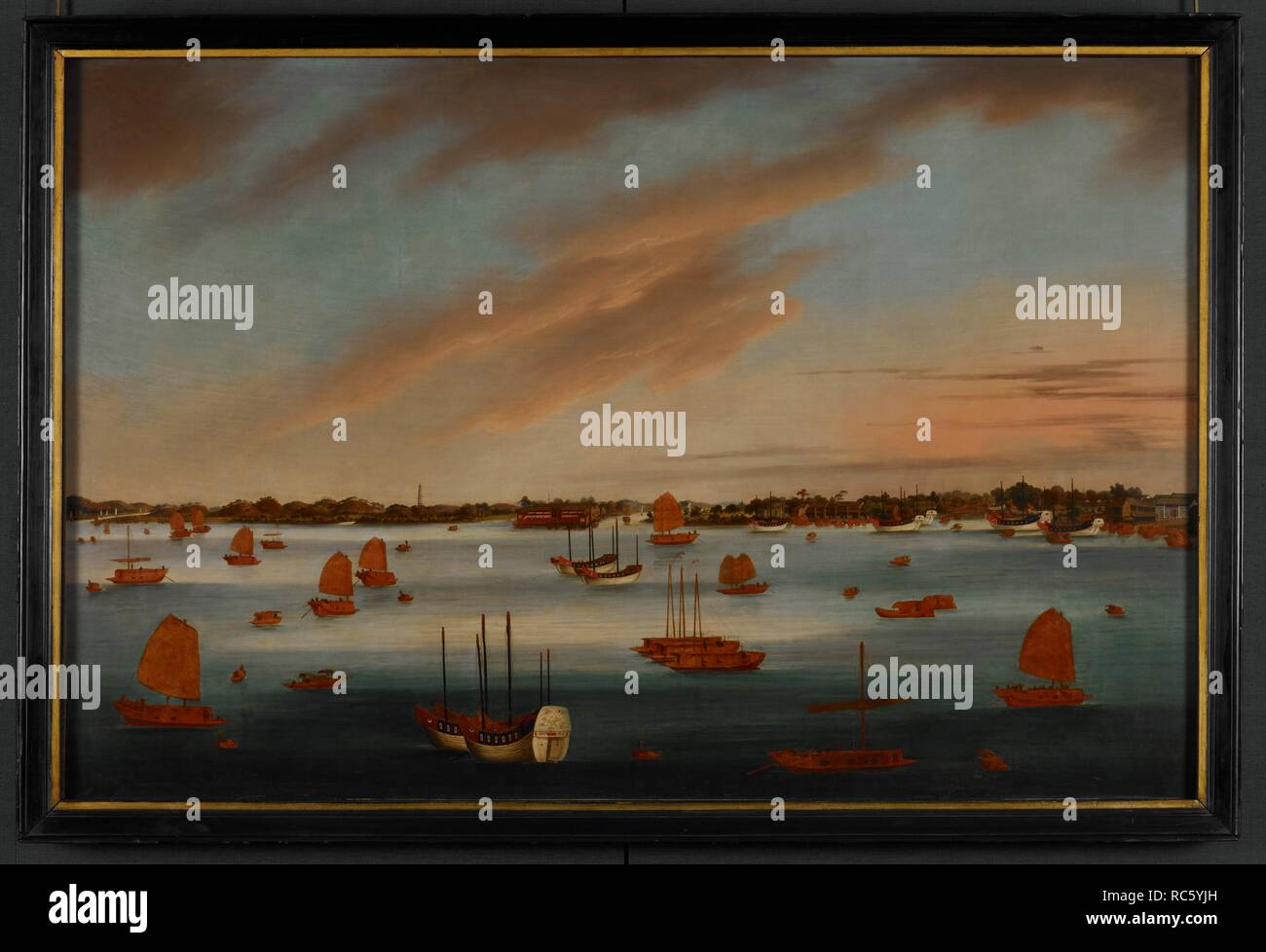 Di scena sul Fiume Pearl off Whampoa, c.1830 costa bassa mostra gli edifici, due canali e la Pagoda di Whampoa nello skyline della citta'. Giunche, sampans e altre barche ancorate o barca a vela in primo piano. c.1830. Pittura di olio. Fonte: Foster 51. Autore: ANON. Foto Stock