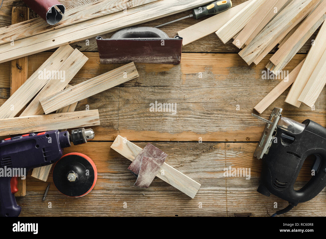 Carpenter workplace nel laboratorio di falegnameria vista superiore Foto Stock