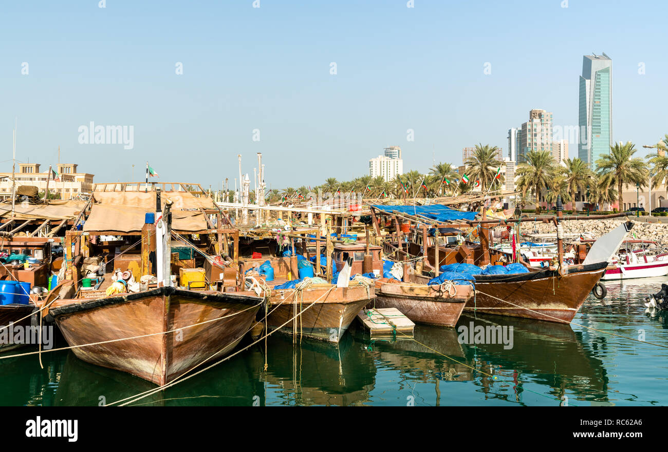 Tradizionali barche da pesca in Kuwait City Foto Stock