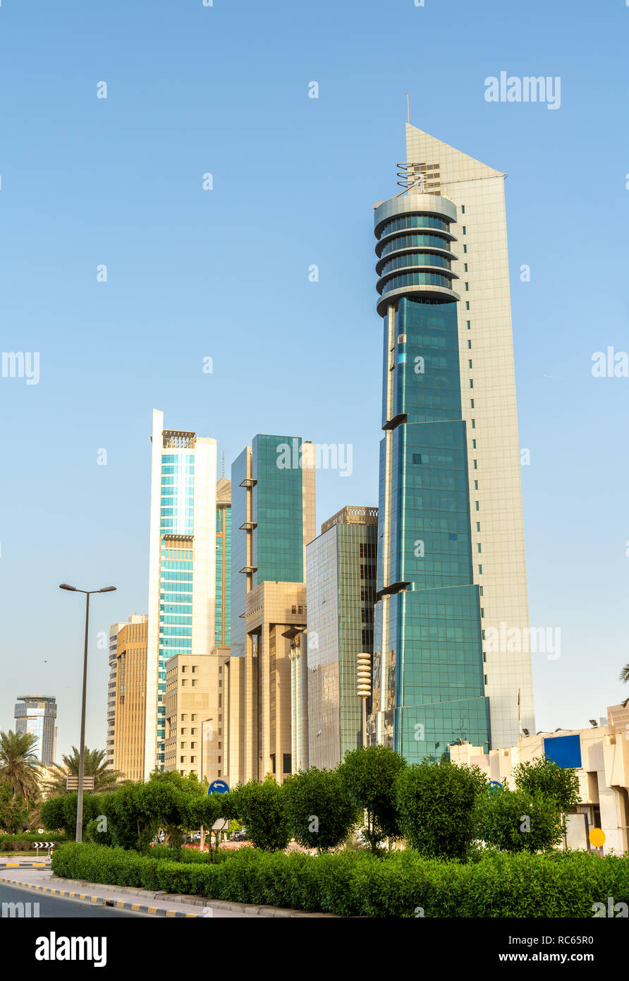 I moderni grattacieli di Kuwait City Downtown Foto Stock