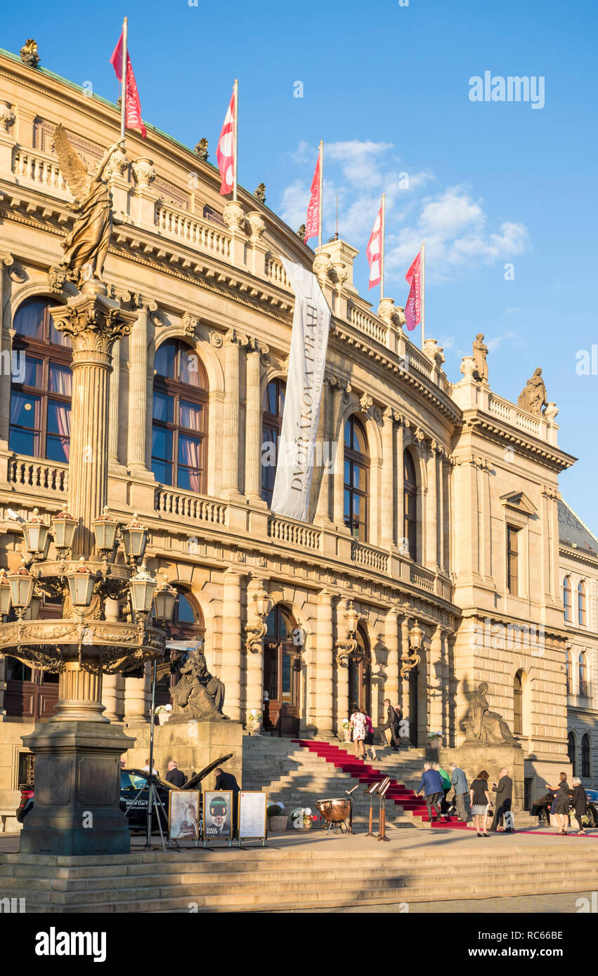 Praga, la sala concerti Rudolfinum un auditorium di musica su Jan Palach Square Praga Repubblica Ceca UE Europa Foto Stock
