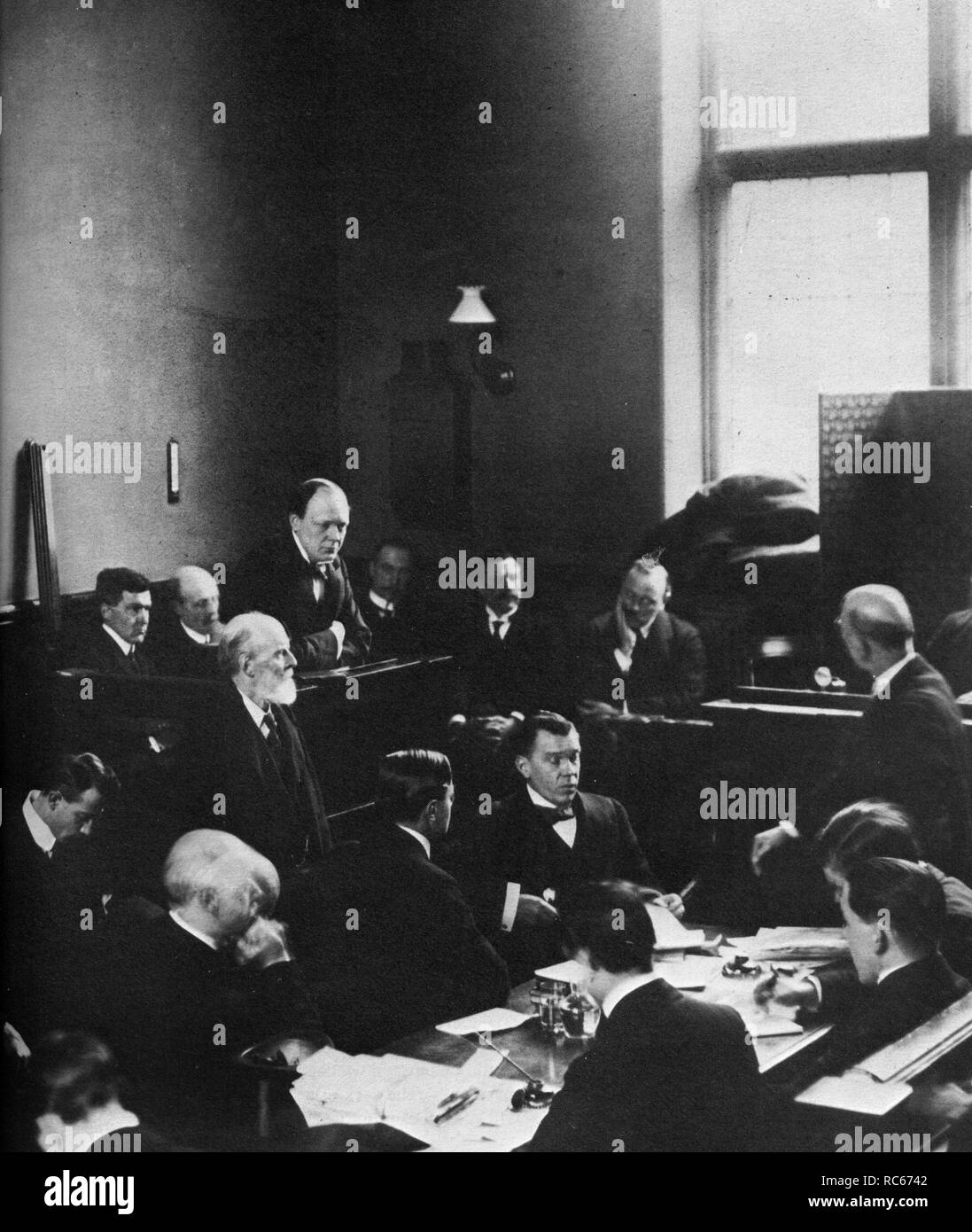 Winston Churchill all''Siege di Sidney Street' inchiesta 18 Gennaio 1911 Foto Stock