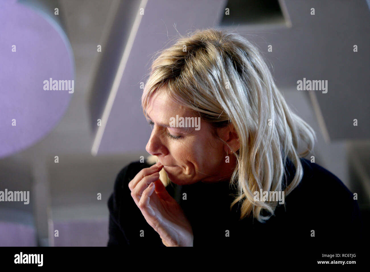 Zoe palla fuori Wogan House di Londra dopo la sua prima mattina che ospita la BBC 2 colazione spettacolo. Foto Stock