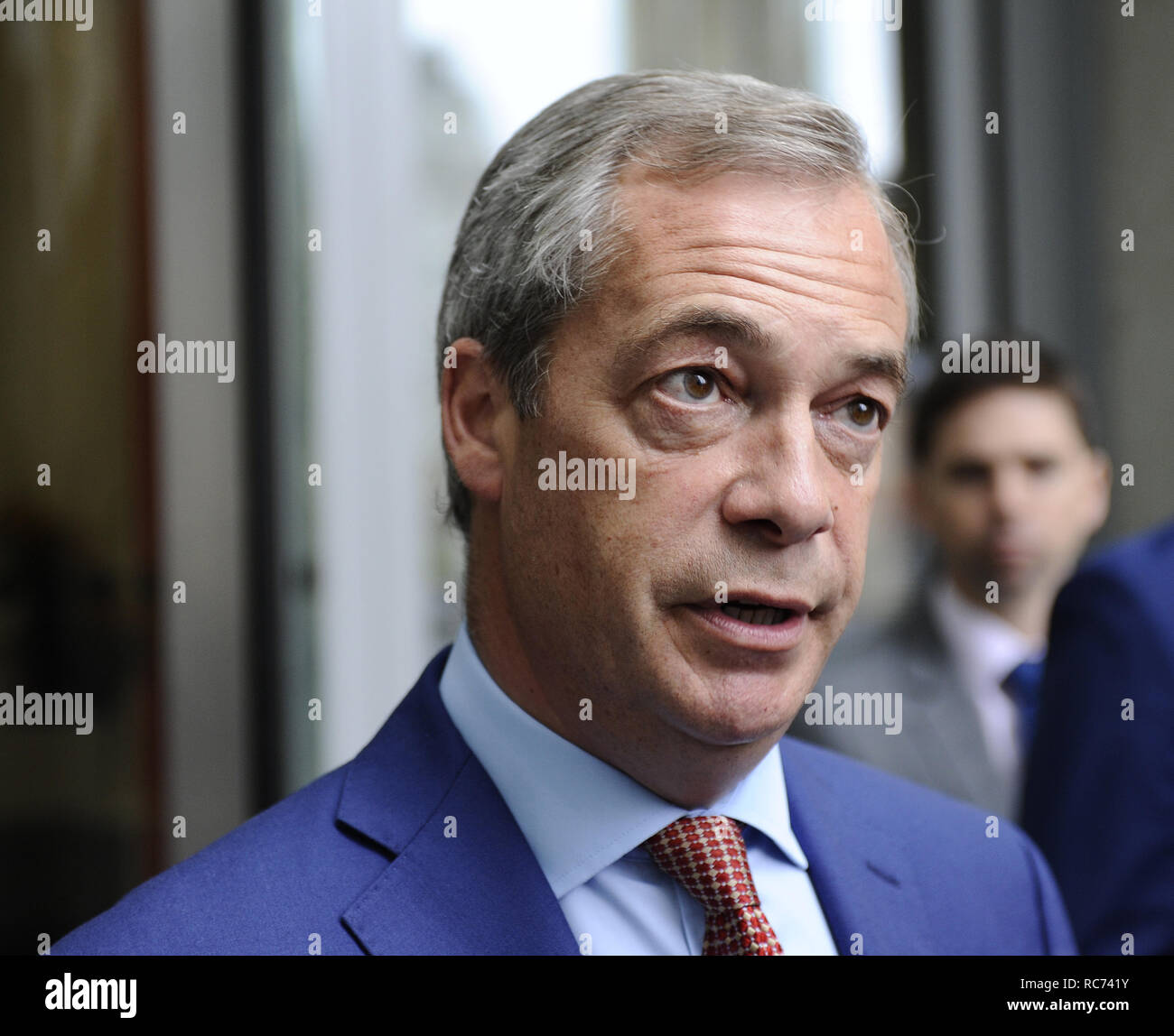 Il Primo Ministro David Cameron e leader dell'UKIP Nigel Farage appaiono sul Andrew Marr Show alla BBC Broadcasting House di Londra dotata: Nigel Farage dove: Londra, Regno Unito quando: 12 giu 2016 Credit: Steve Finn/WENN Foto Stock