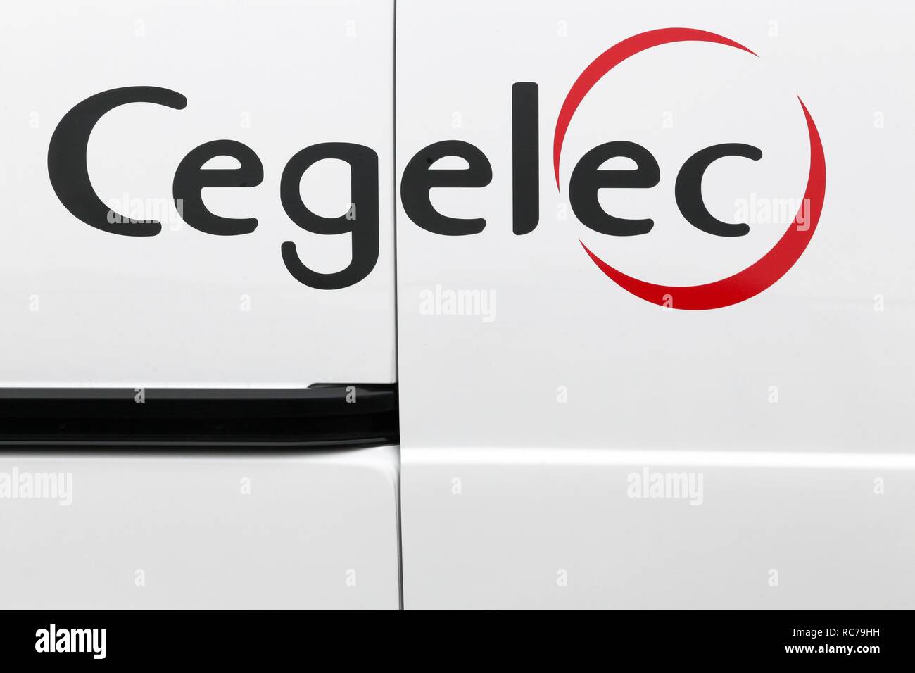 Lione, Francia - 25 Ottobre 2018: Cegelec logo su una macchina. Cegelec è un francese di ingegneria elettrica la società che fornisce energia elettrica l'installazione Foto Stock