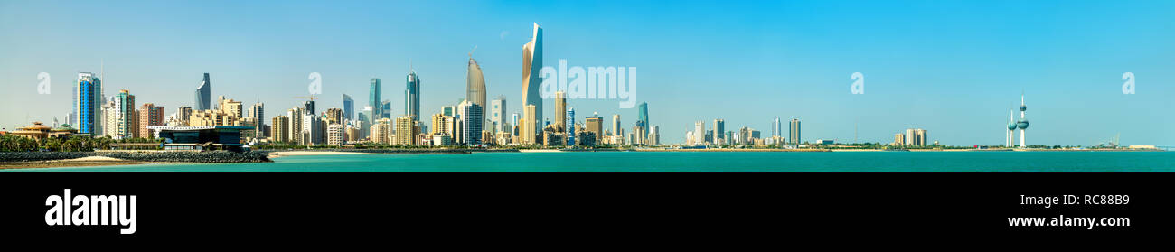 Panorama di Kuwait City nel Golfo Persico Foto Stock