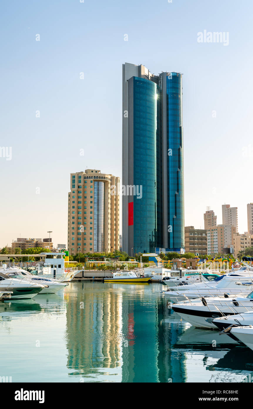 Grattacieli al marina di Salmiya in Kuwait Foto Stock