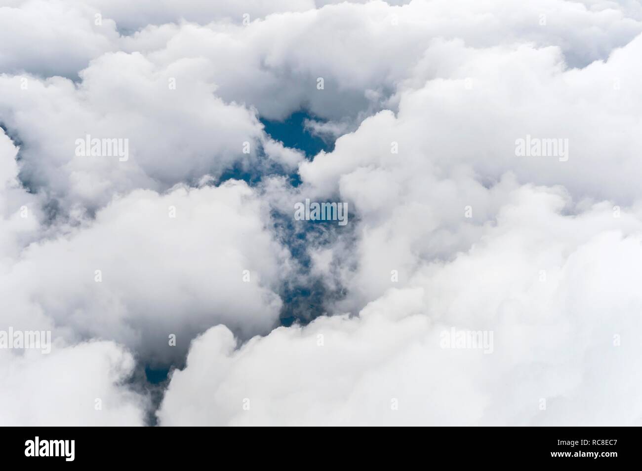 Al di sopra delle nuvole, Regensburg, Baviera, Germania Foto Stock