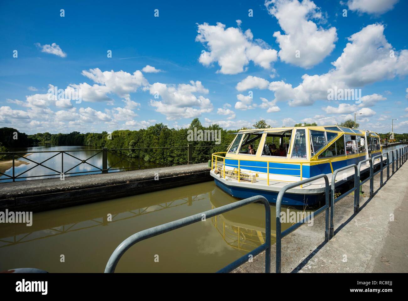 Canal ponte sull'Allier, Pont canal de Guétin, Loire canal, vicino a Nevers, Valle della Loira, Nièvre, centro, Francia Foto Stock