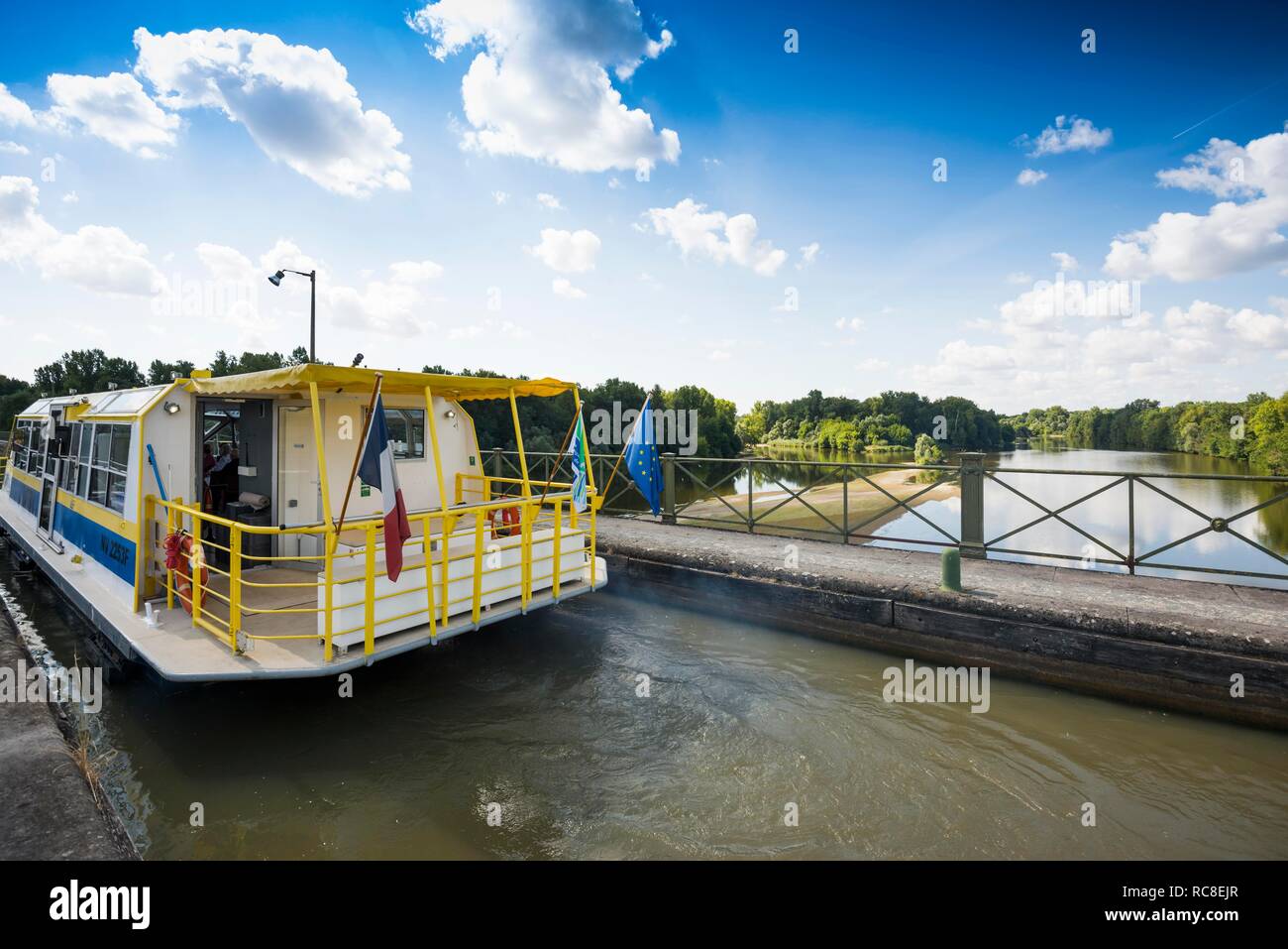 Canal ponte sull'Allier, Pont canal de Guétin, Loire canal, vicino a Nevers, Valle della Loira, Nièvre, centro, Francia Foto Stock