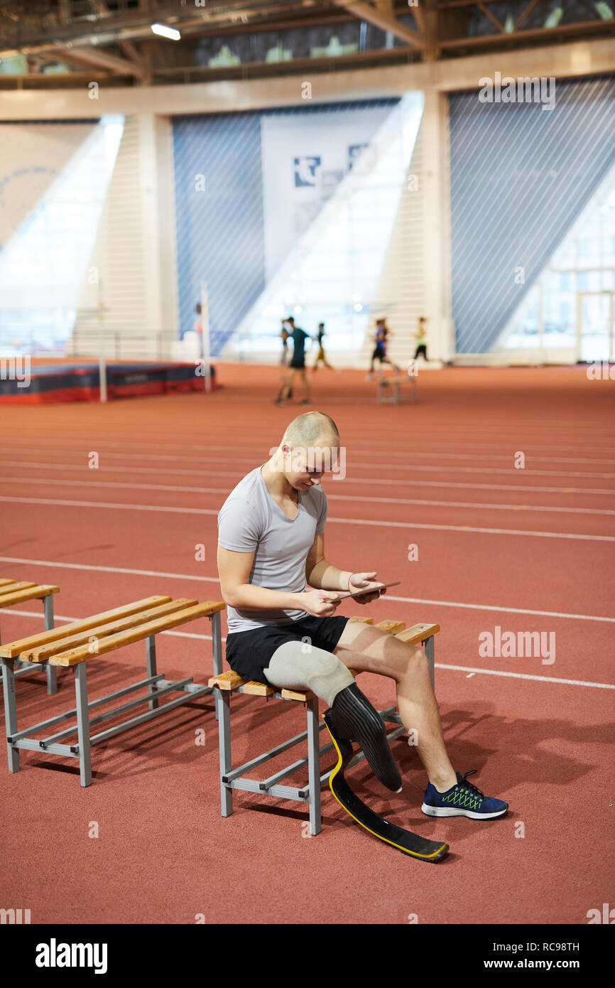 Sportivo con la compressa Foto Stock