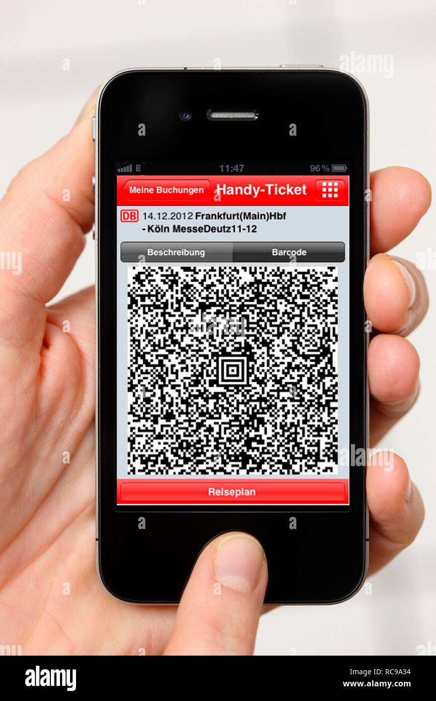 Iphone, smartphone app sullo schermo, informazioni di viaggio il codice QR-ticket di Deutsche Bahn AG, il tedesco azienda ferroviaria nazionale Foto Stock