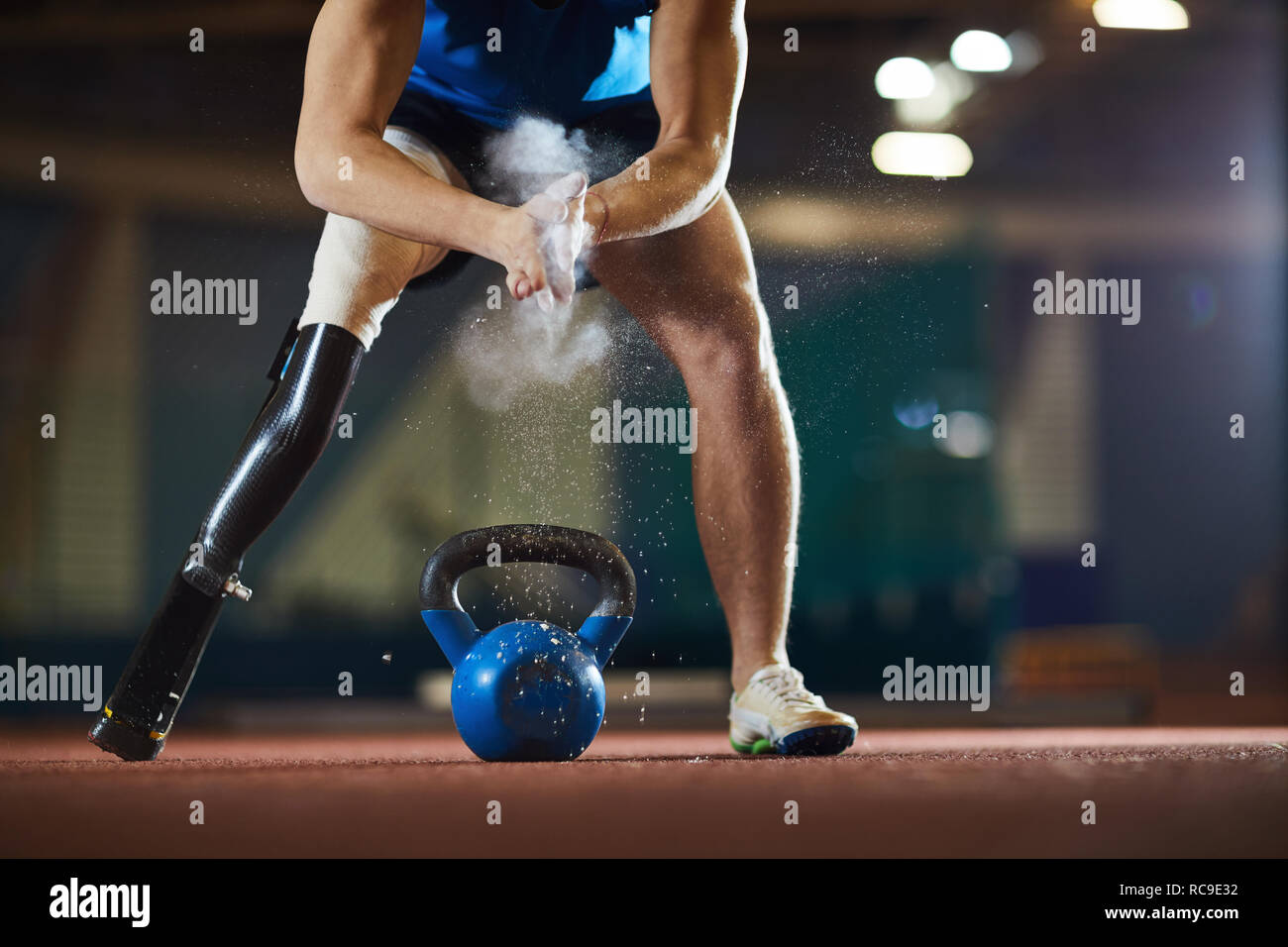 Preparazione per il sollevamento pesi Foto Stock