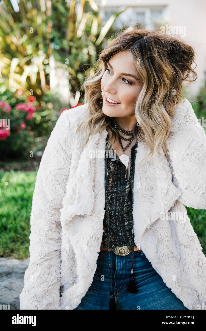 Moda donna in finta pelliccia Foto Stock