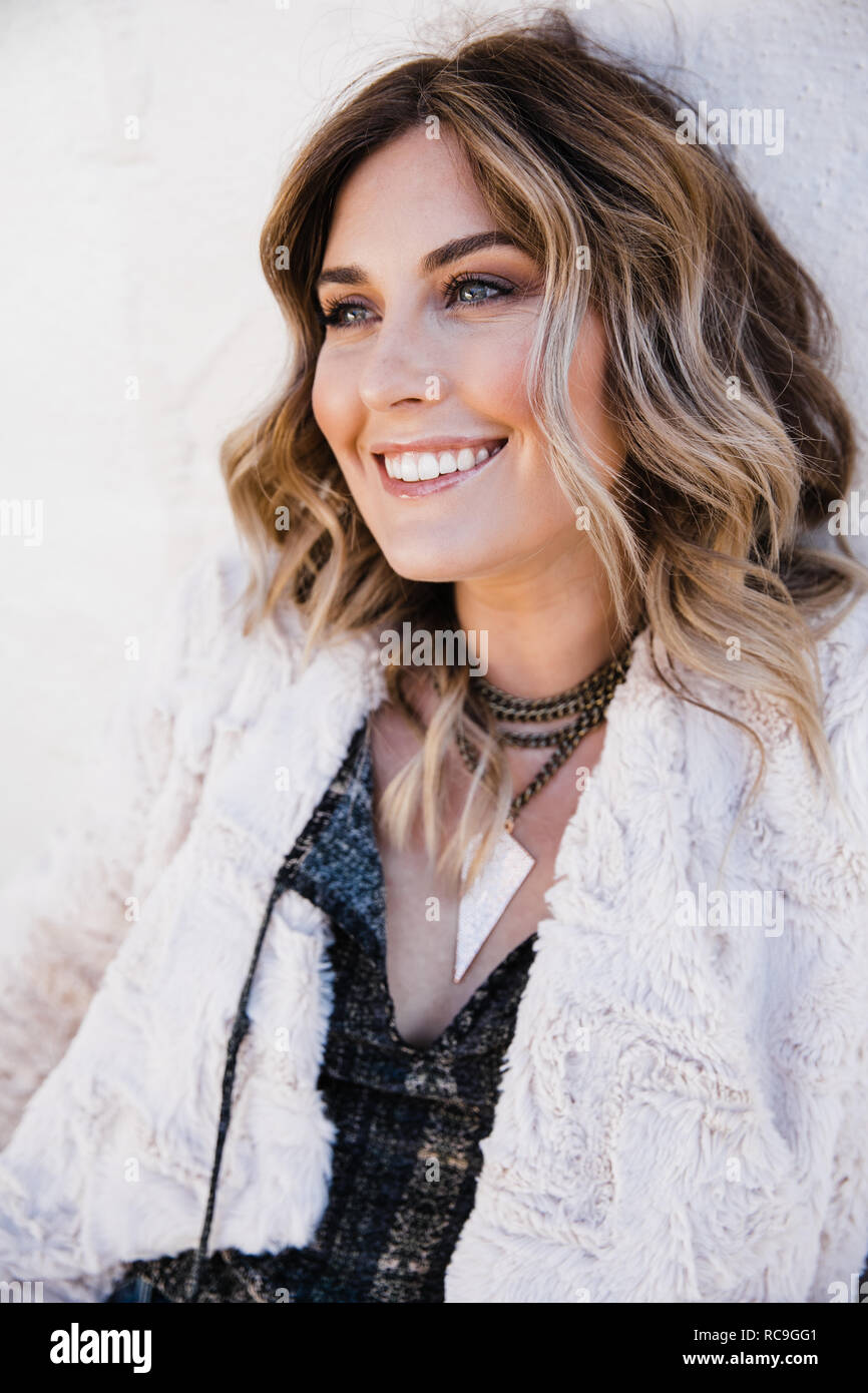 Moda donna in finta pelliccia Foto Stock