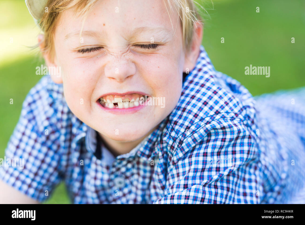 Ritratto di ragazzo sorridente Foto Stock