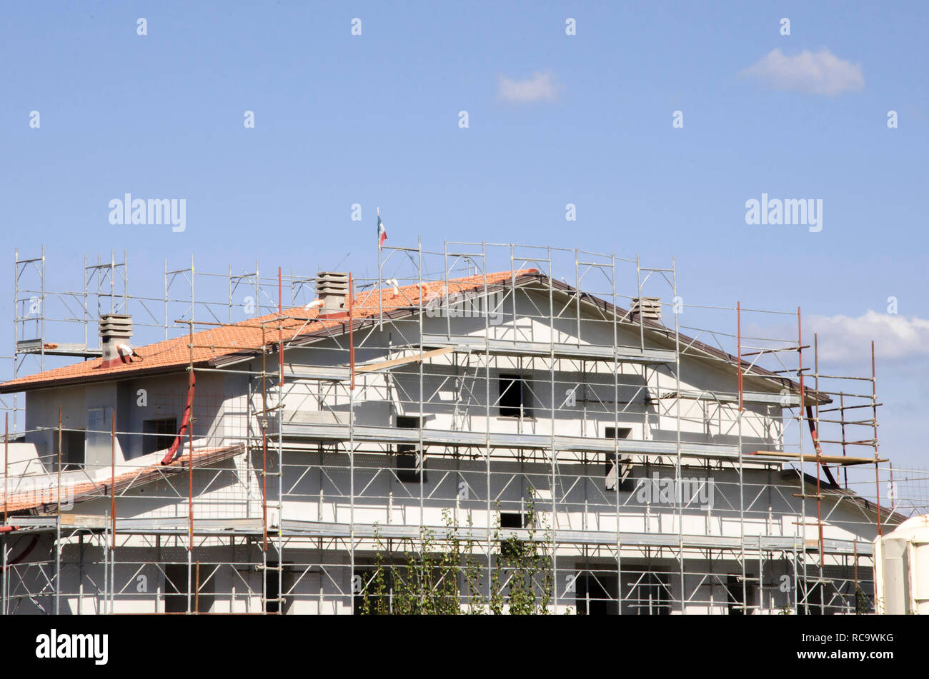 Casa in costruzione con i ponteggi Foto Stock