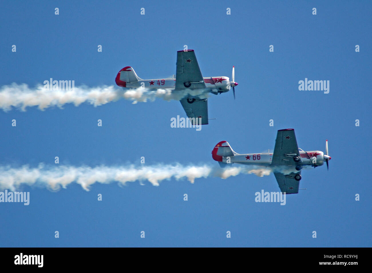 Yakovlevs Aerobatic Team Display a scialuppa di salvataggio per il giorno del lancio, Selsey. Foto Stock