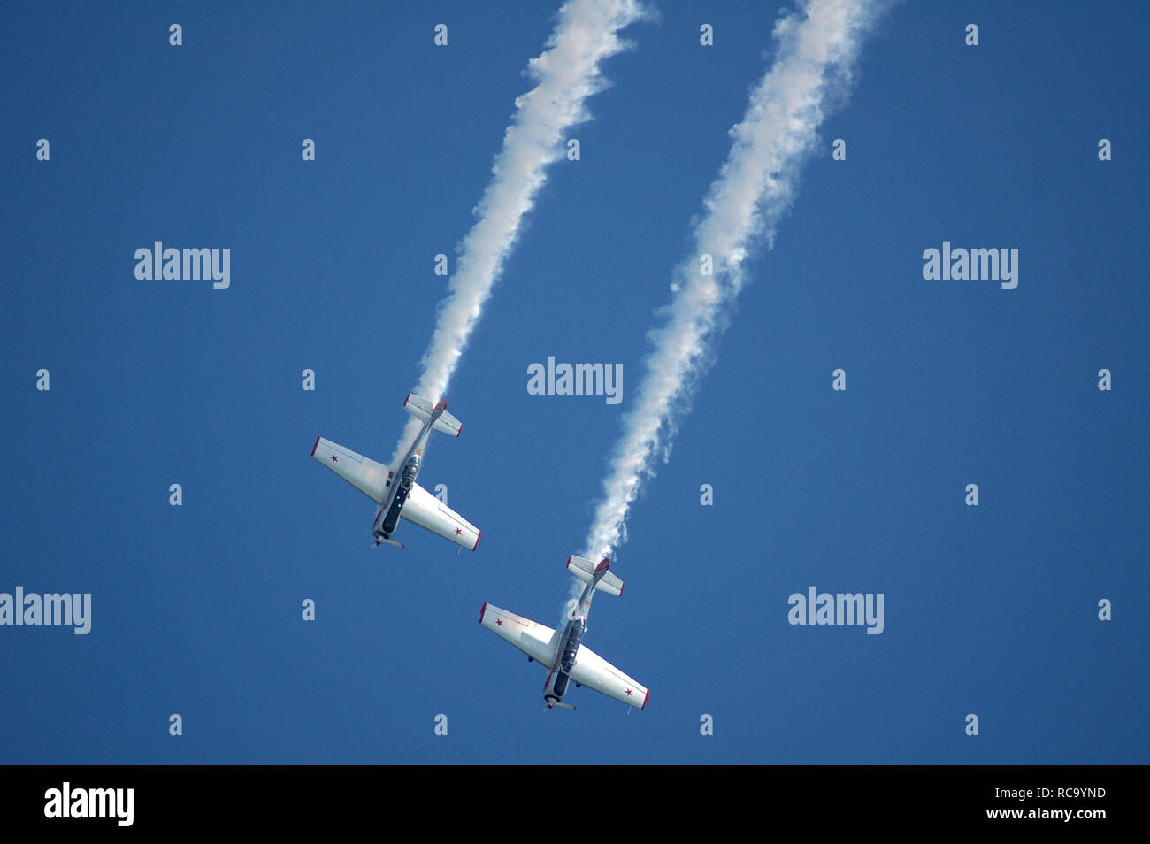 Yakovlevs Aerobatic Team Display a scialuppa di salvataggio per il giorno del lancio, Selsey. Foto Stock