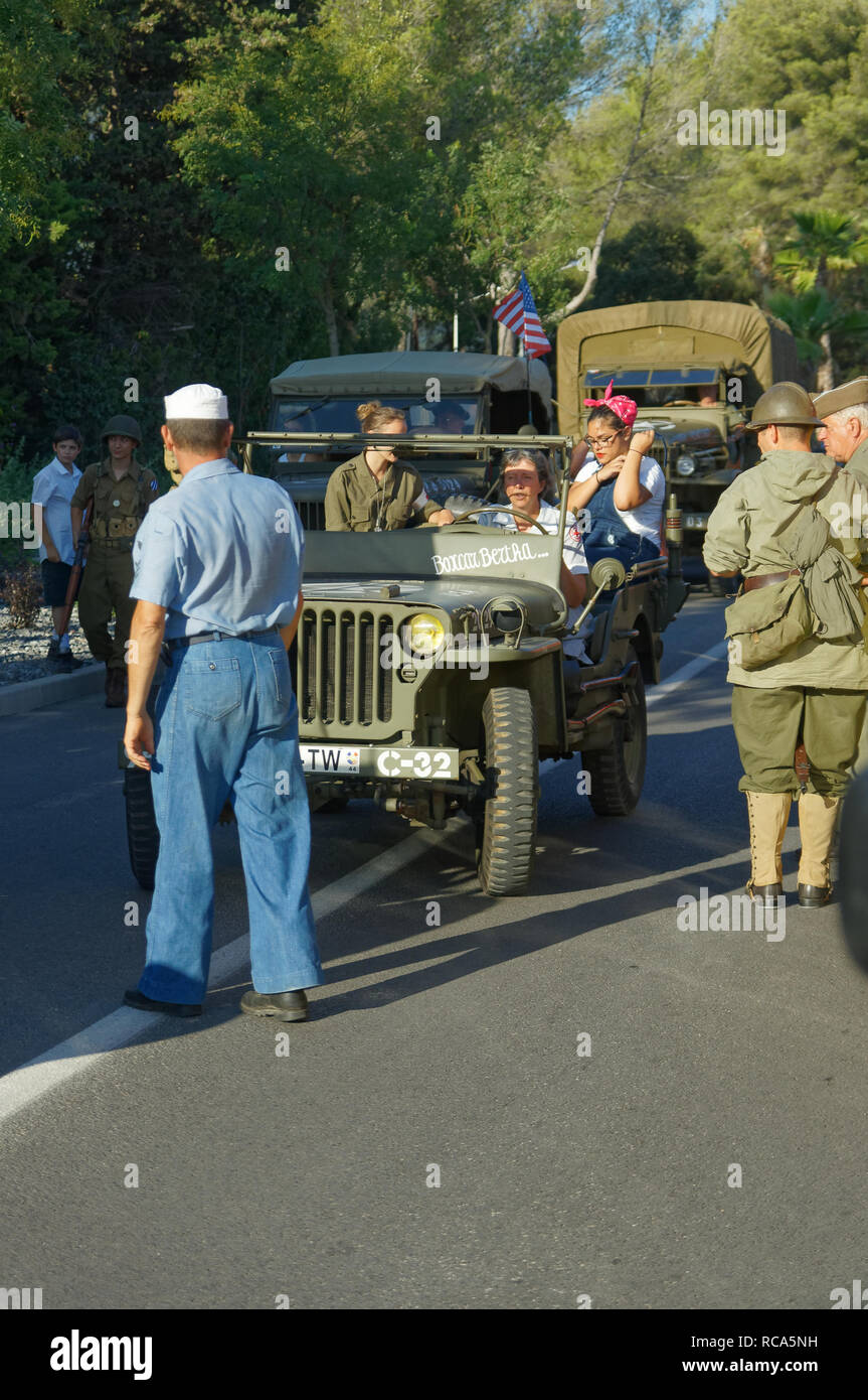 Willys MB e soldati alleati durante la 74anniversario della Operazione Dragoon, in Provenza Costa Azzurra (15 - 26 agosto 1944) Foto Stock