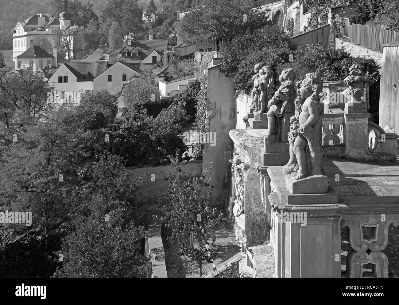 Praga - Il Giardino Ledeburska sotto il castello. Foto Stock