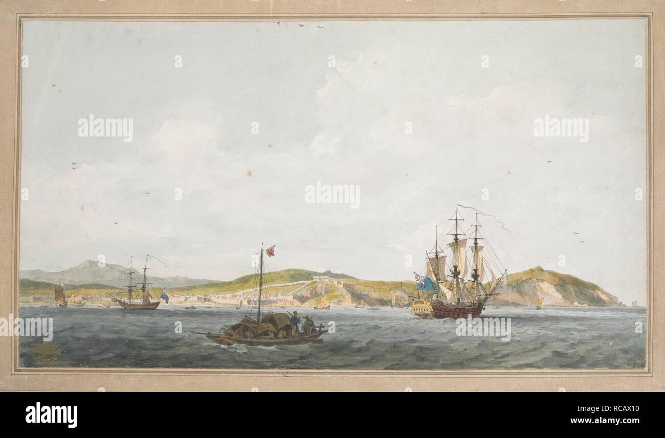 Vista della città di Teu-tcheou foo, preso dal Hindostan ad ancorare nel diritto di mi-a-tau. Due le navi inglesi e alcuni semiscafi chiatte a vela nel mare Bohai vicino al porto di Penglai. Firmato con la sigla a fondo a destra e annotato a matita sul tergo: "vista del porto della città di dieci-cheou-fou. Luglio 21st, 1793". Incollato sul monte con washlines. Descritto come "una vista in lontananza la città di Teu-tcheou foo, preso dal Hindostan al di ancoraggio in streight di mi-a-tau, un porto di qualche nota fra i cinesi". . [Una raccolta di ottanta viste, mappe, ritratti e disegni illustrativi della Foto Stock