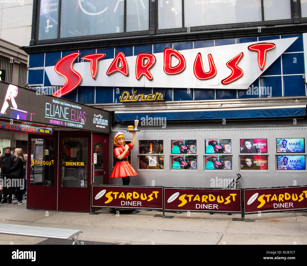 La città di New York, Stati Uniti - 17 Novembre 2018: la facciata di Ellen's Stardust Diner su Broadway Foto Stock