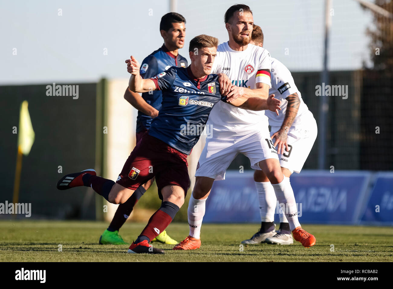 San Pedro del Pinatar, Spagna. Xiv gen, 2019. Cordiale incontro di calcio tra Genova CFC vs Würzburger kicker a Pinatar Arena Football Center. Credito: ABEL F. ROS/Alamy Live News Foto Stock