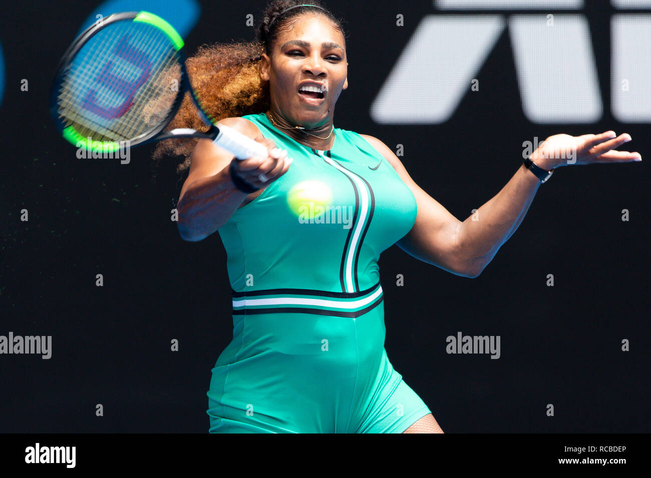 Melbourne, Australia. 15 gennaio, 2019. Serena Williams in azione durante il suo primo round in abbinamento al 2019 Australian Open Grand Slam torneo di tennis a Melbourne, Australia. Frank Molter/Alamy Live news Foto Stock