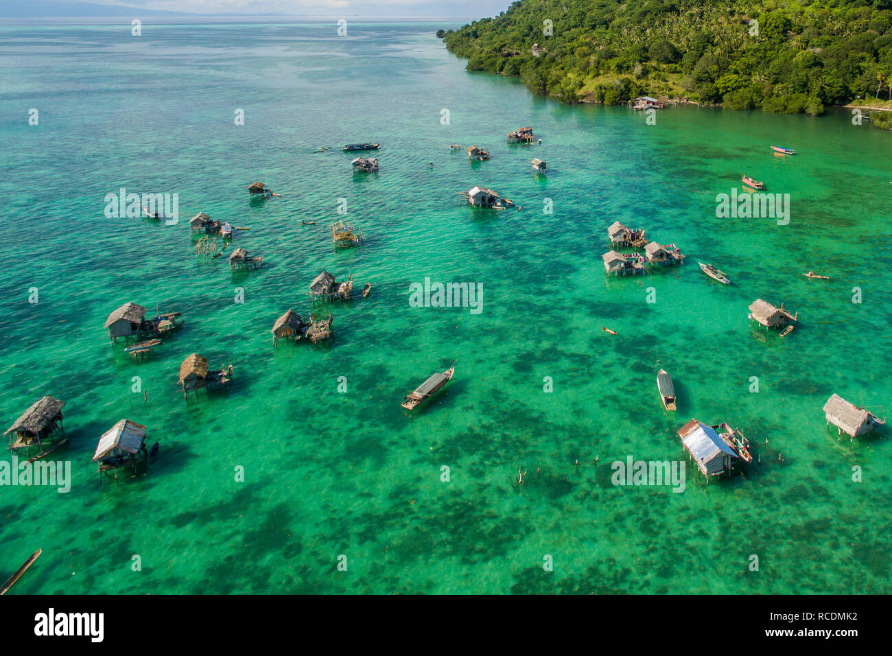 Bella vista aerea borneo zingari del mare acqua nel villaggio Bodgaya Mabul Isola, Malaysia. Foto Stock