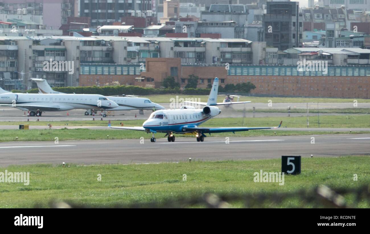 AIDC IAI Astra B-20001 in rullaggio a Taipei Aeroporto Songshan 20161124a. Foto Stock