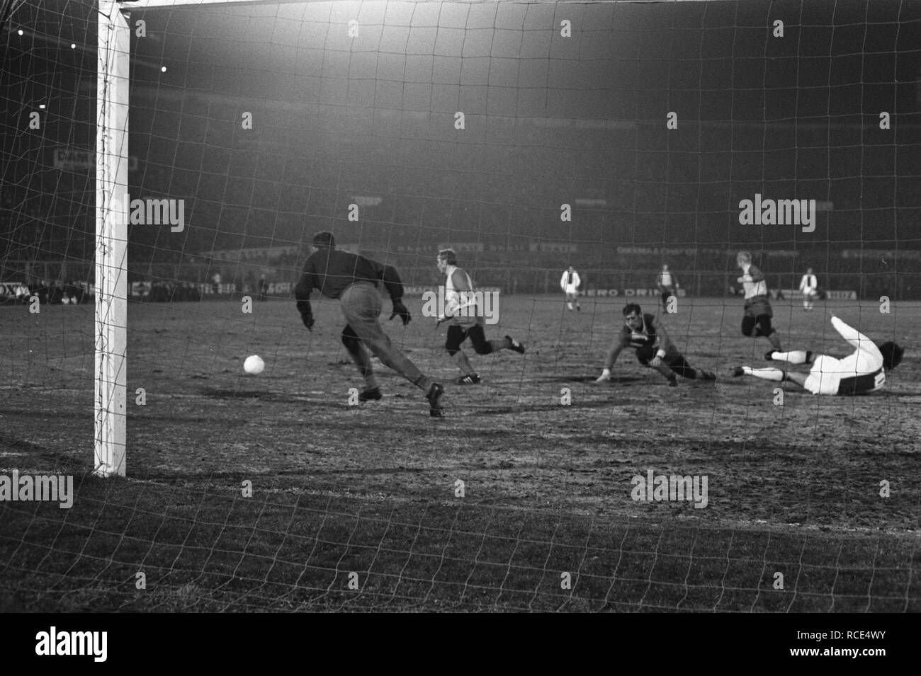 Ajax tegen Carl Zeiss Jena 5-1. Spelmoment, Bestanddeelnr 923-3399. Foto Stock