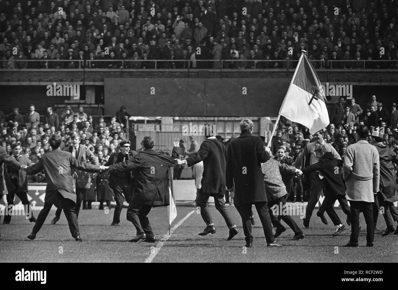 Ajax tegen Feyenoord 1-1 in Olympisch Stadion , sostenitori Feyenoord incontrato vlag ma, Bestanddeelnr 917-6650. Foto Stock